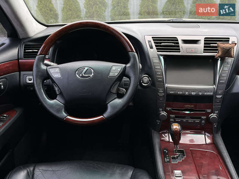 Седан Lexus LS 2007 в Луцке