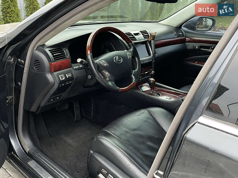 Седан Lexus LS 2007 в Луцке