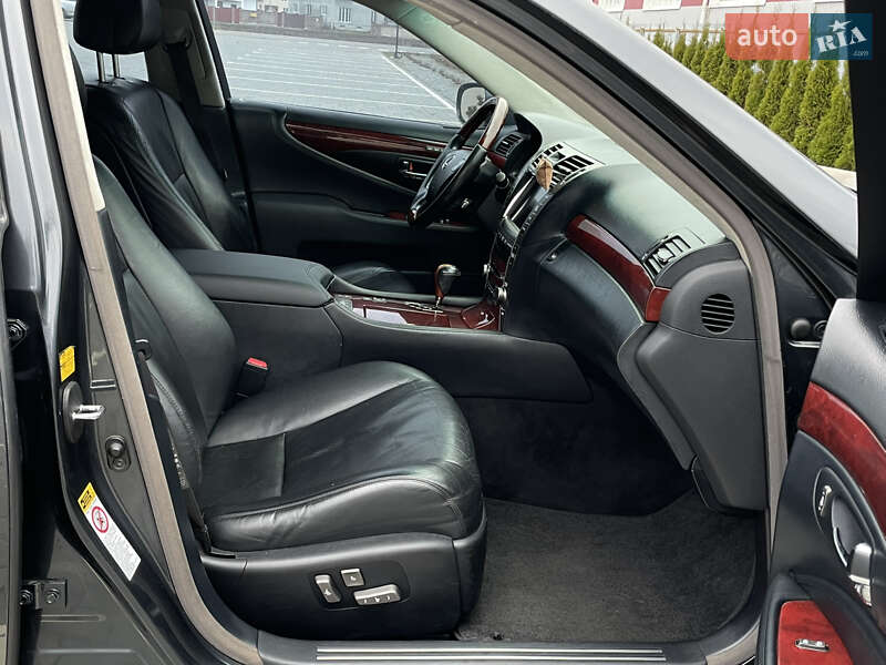 Седан Lexus LS 2007 в Луцке