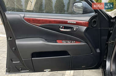 Седан Lexus LS 2007 в Луцке