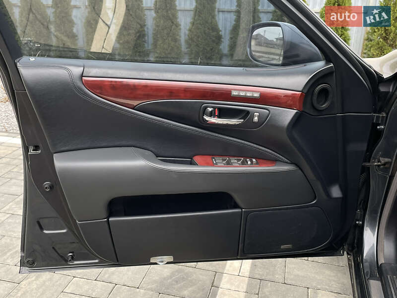 Седан Lexus LS 2007 в Луцке