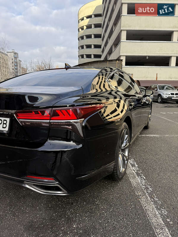 Седан Lexus LS 2018 в Киеве