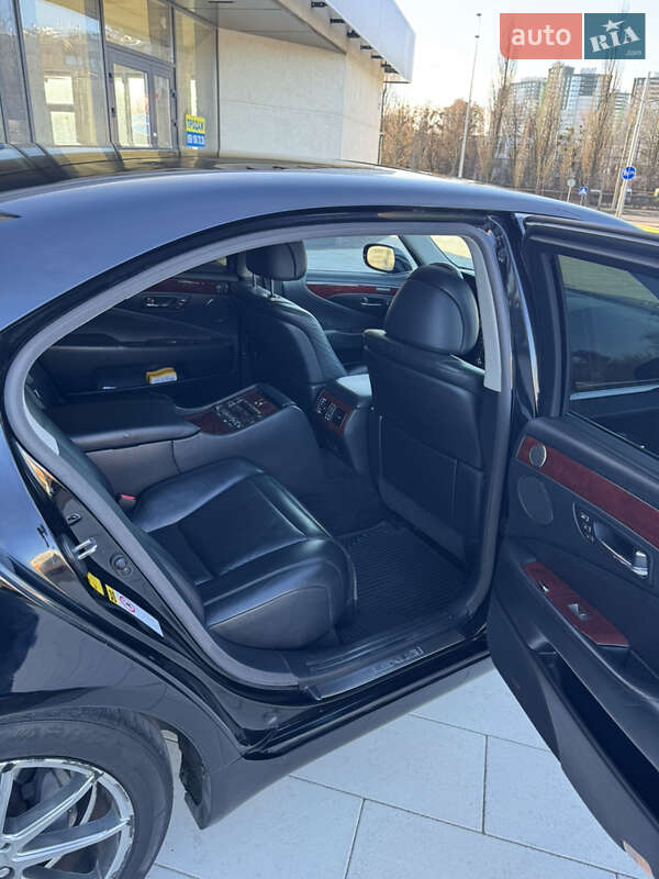 Седан Lexus LS 2008 в Києві