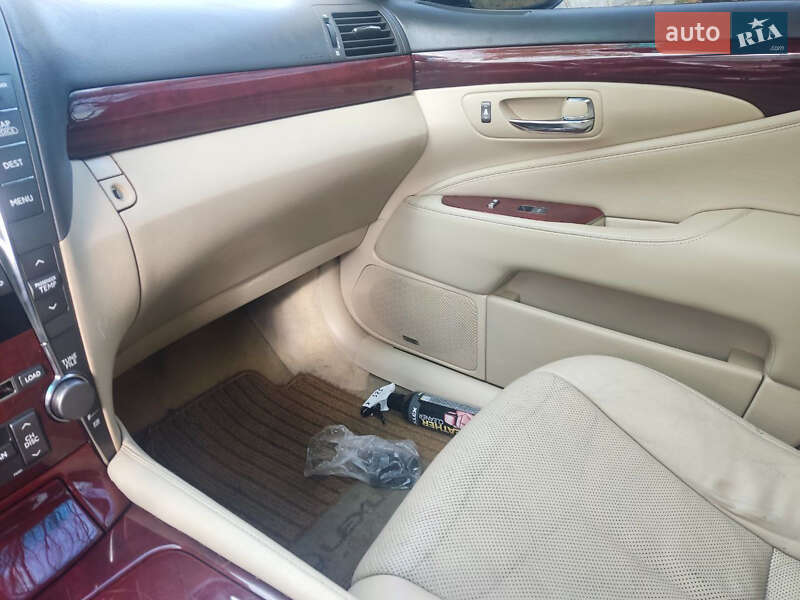 Седан Lexus LS 2007 в Ровно