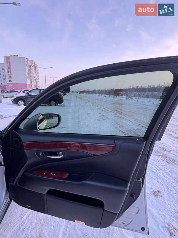 Седан Lexus LS 2007 в Виннице