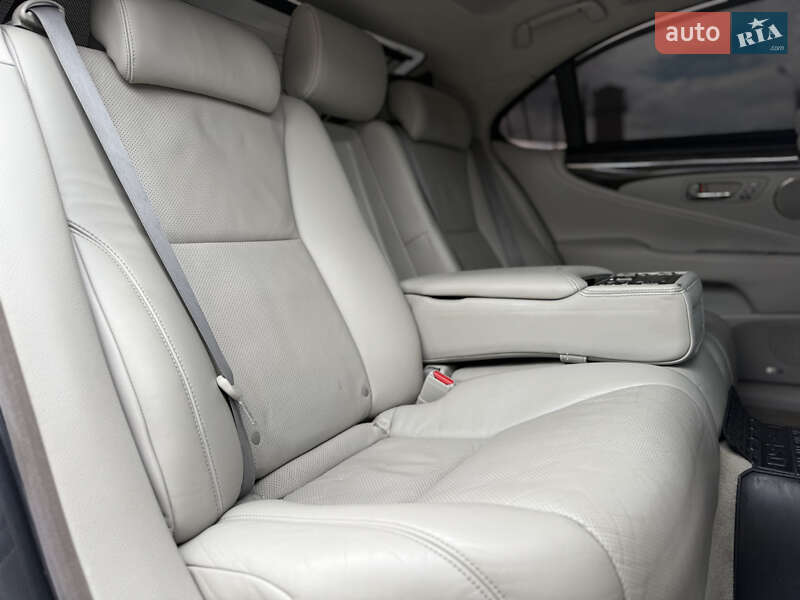 Седан Lexus LS 2011 в Ивано-Франковске