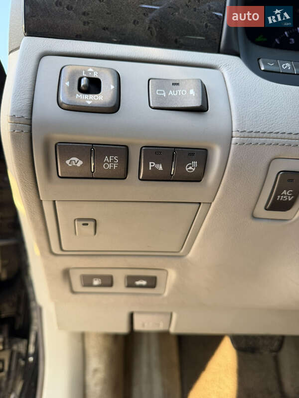 Седан Lexus LS 2008 в Виннице