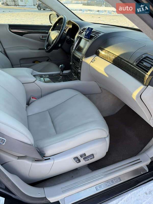 Седан Lexus LS 2008 в Виннице