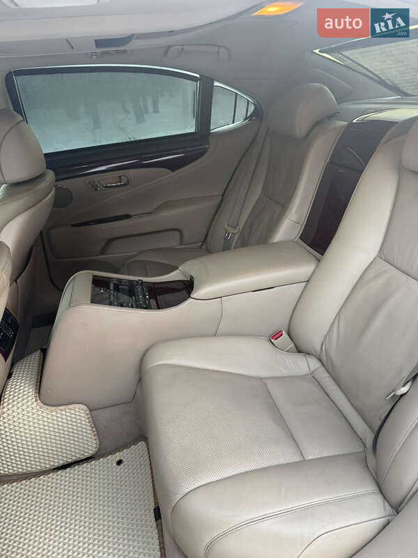 Седан Lexus LS 2007 в Киеве