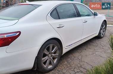 Седан Lexus LS 2008 в Березнеговатом