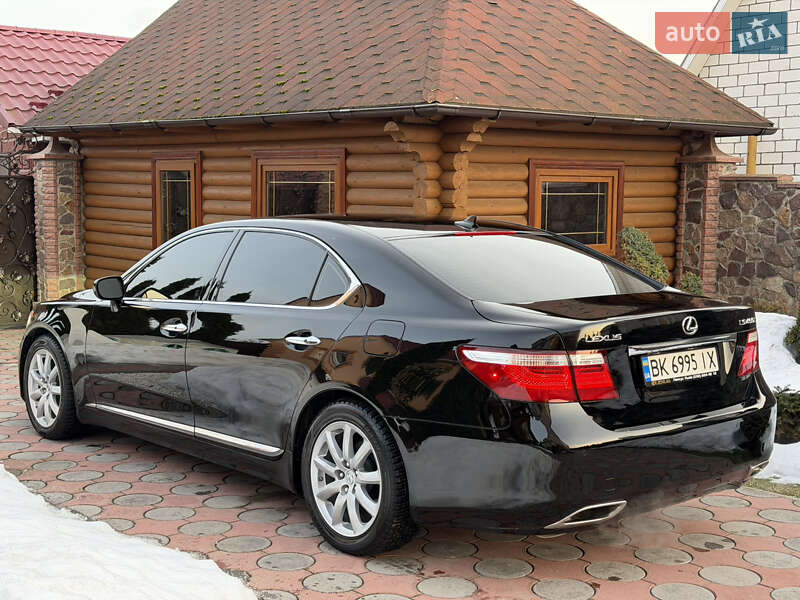 Седан Lexus LS 2007 в Вараше
