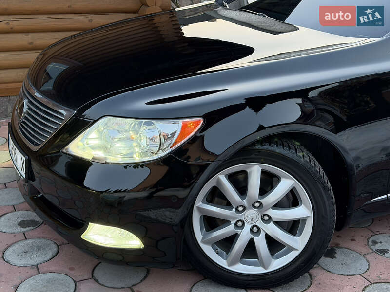Седан Lexus LS 2007 в Вараше