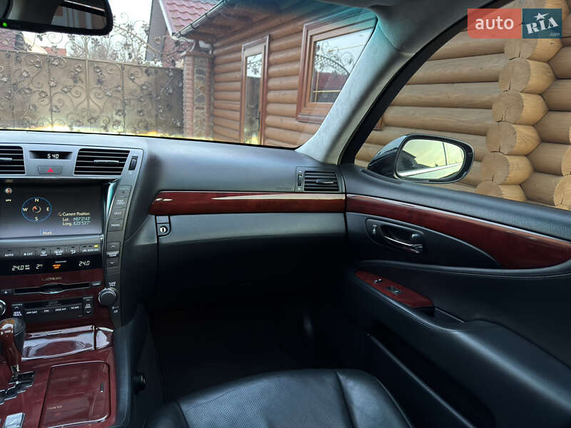 Седан Lexus LS 2007 в Вараше
