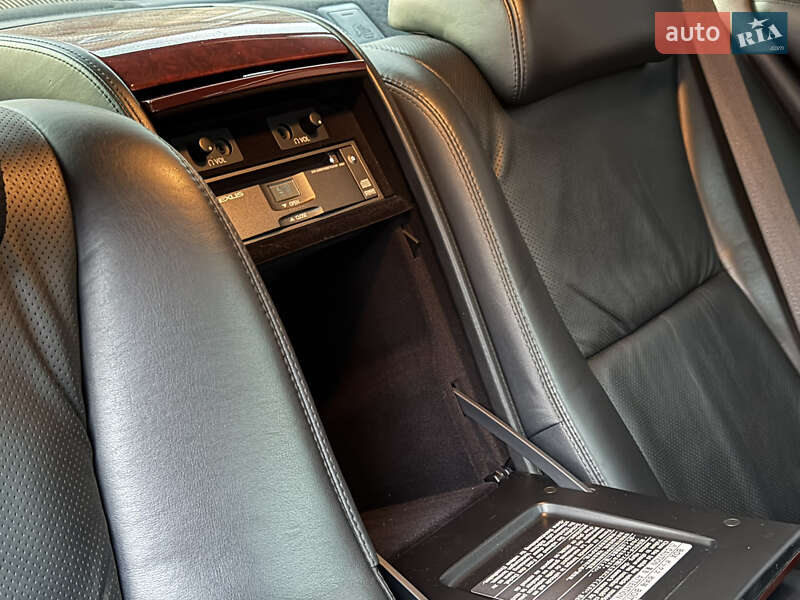 Седан Lexus LS 2007 в Вараше