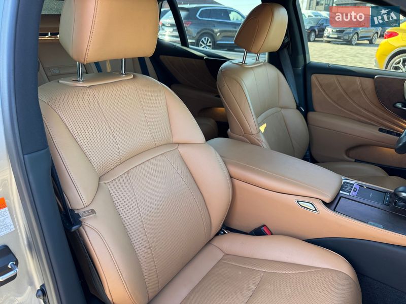 Седан Lexus LS 2022 в Ровно