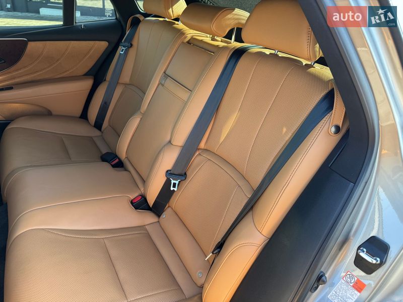 Седан Lexus LS 2022 в Ровно