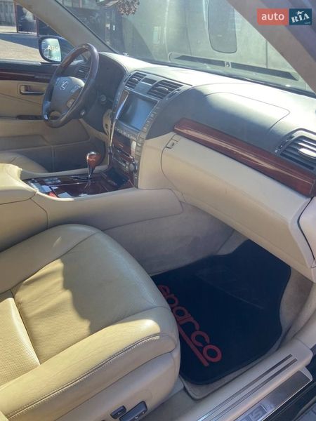 Седан Lexus LS 2008 в Апостоловому