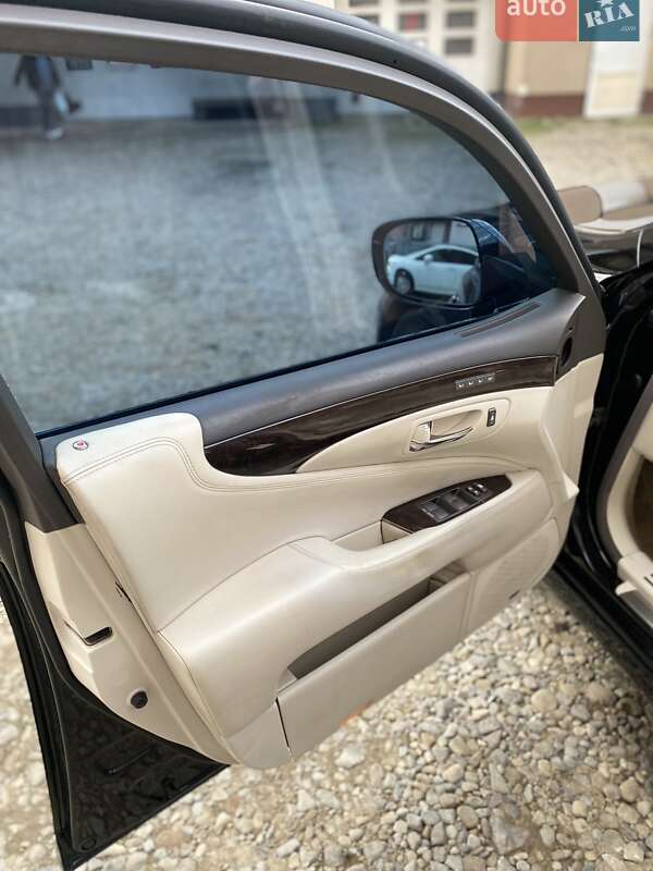 Седан Lexus LS 2008 в Ивано-Франковске