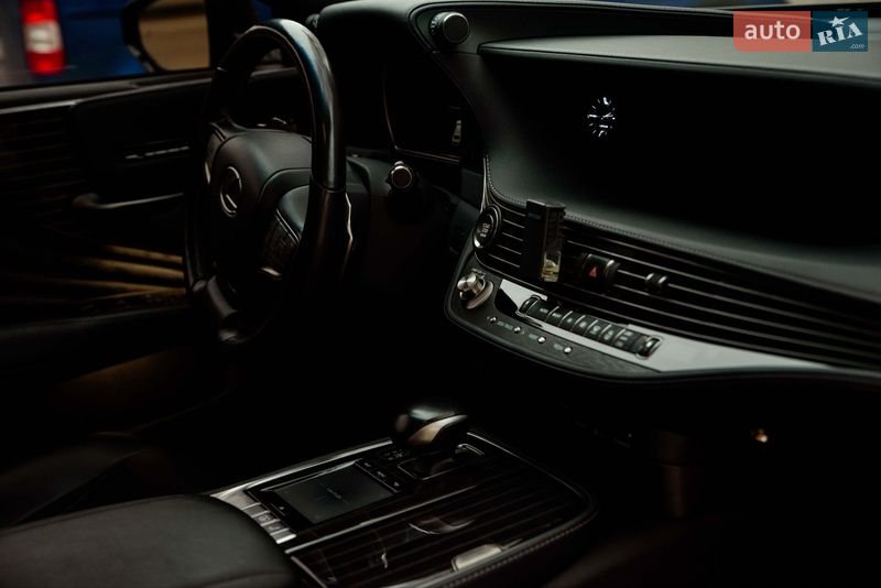 Седан Lexus LS 2018 в Ивано-Франковске