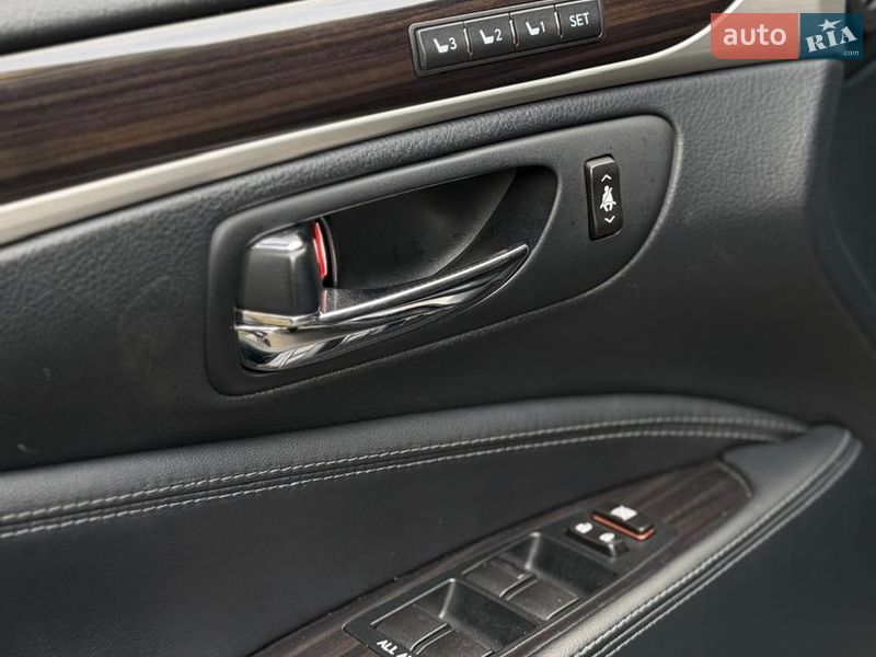 Седан Lexus LS 2013 в Ровно