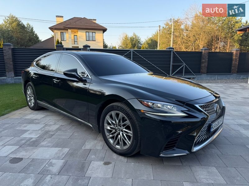 Седан Lexus LS 2018 в Стоянці