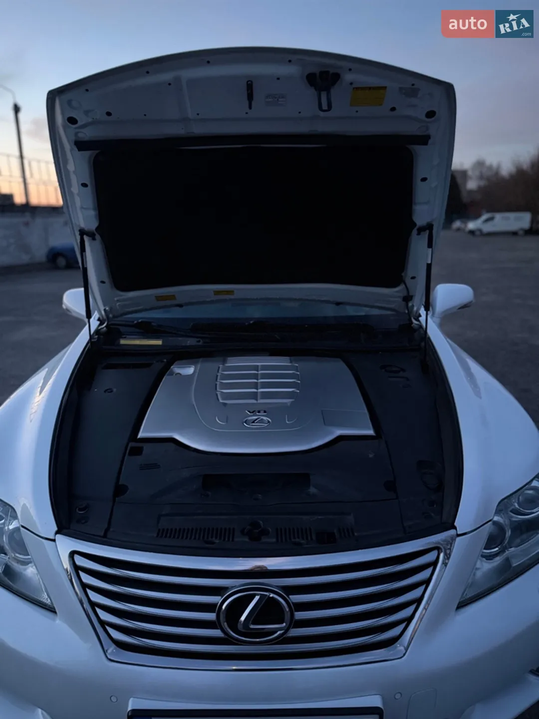 2010 Lexus LS - фото 1