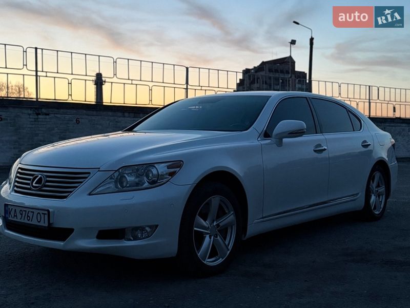 2010 Lexus LS, VIN JTHDL46F605002459:plate — zdjęcie 1 (autoria)