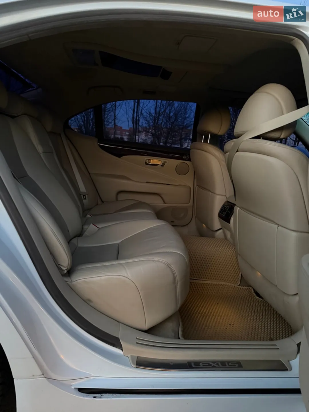 2010 Lexus LS - мініатюра 8