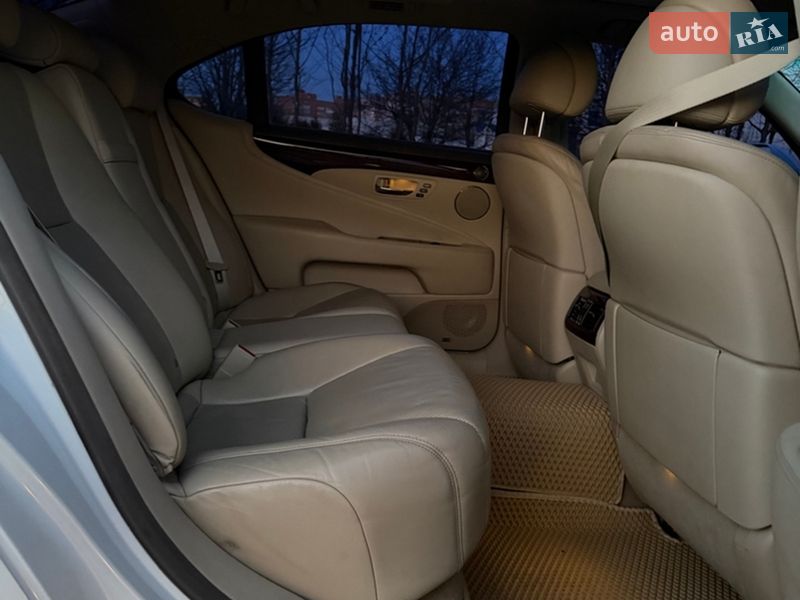 Седан Lexus LS 2010 в Сумах
