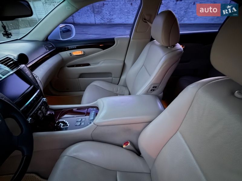 Седан Lexus LS 2010 в Чернигове