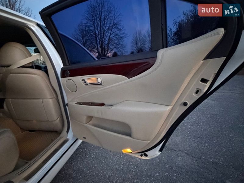 Седан Lexus LS 2010 в Сумах