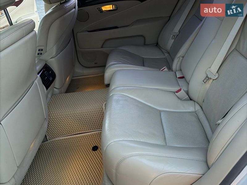 Седан Lexus LS 2010 в Чернигове