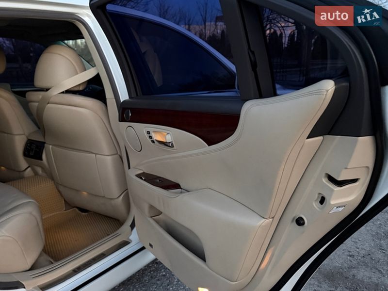 Седан Lexus LS 2010 в Чернигове