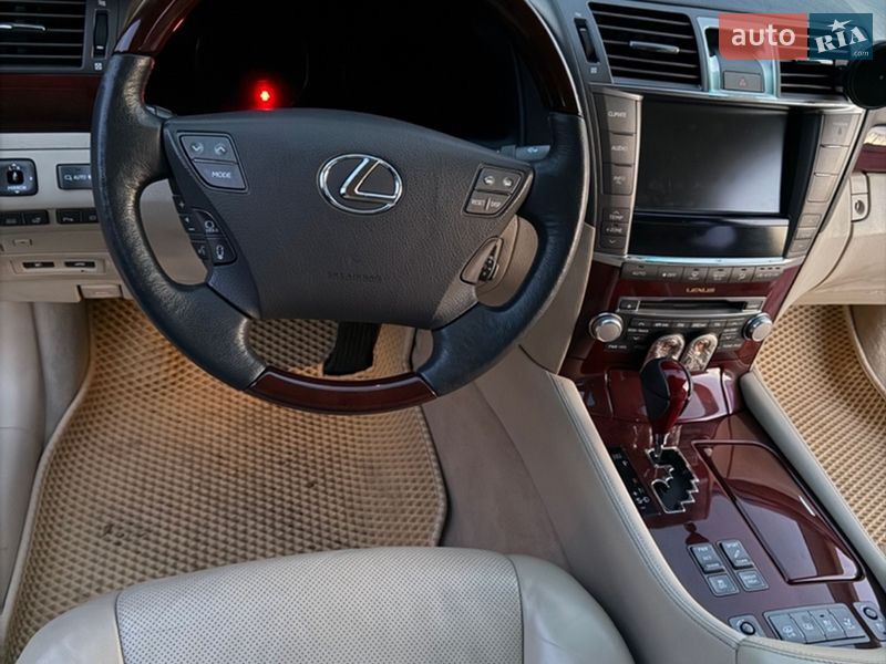 Седан Lexus LS 2010 в Чернигове