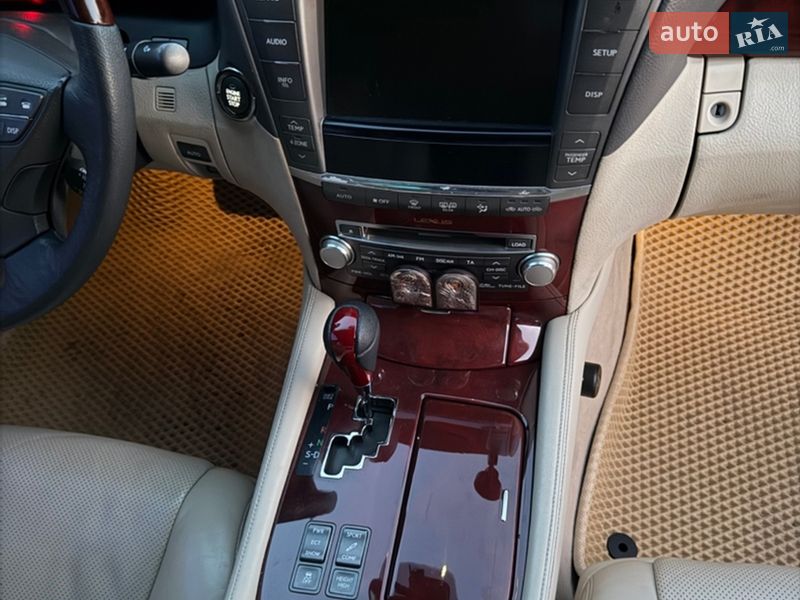 Седан Lexus LS 2010 в Чернигове