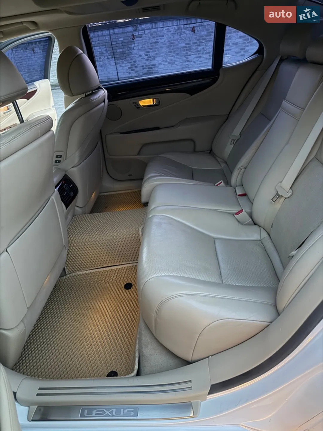 2010 Lexus LS - мініатюра 21