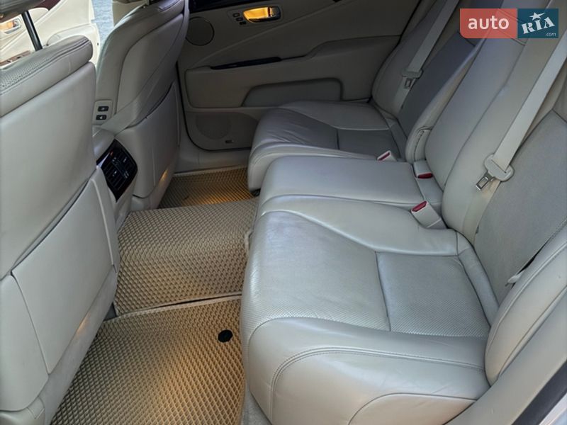 Седан Lexus LS 2010 в Сумах