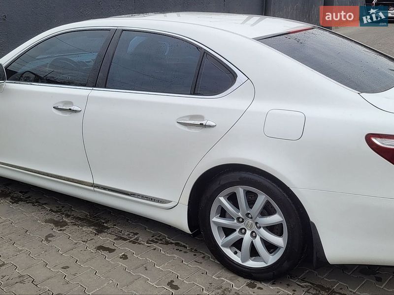 Седан Lexus LS 2008 в Киеве