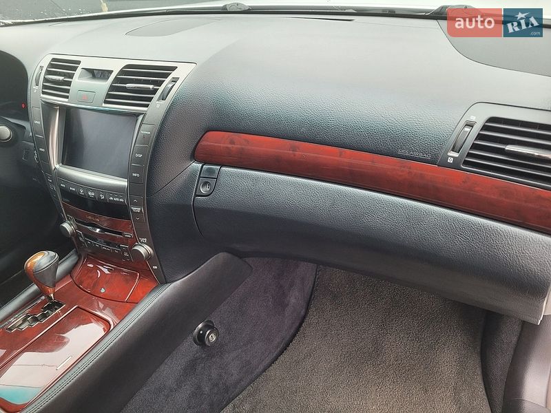 Седан Lexus LS 2008 в Киеве