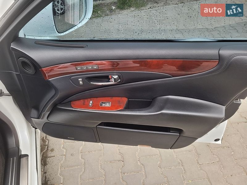 Седан Lexus LS 2008 в Киеве