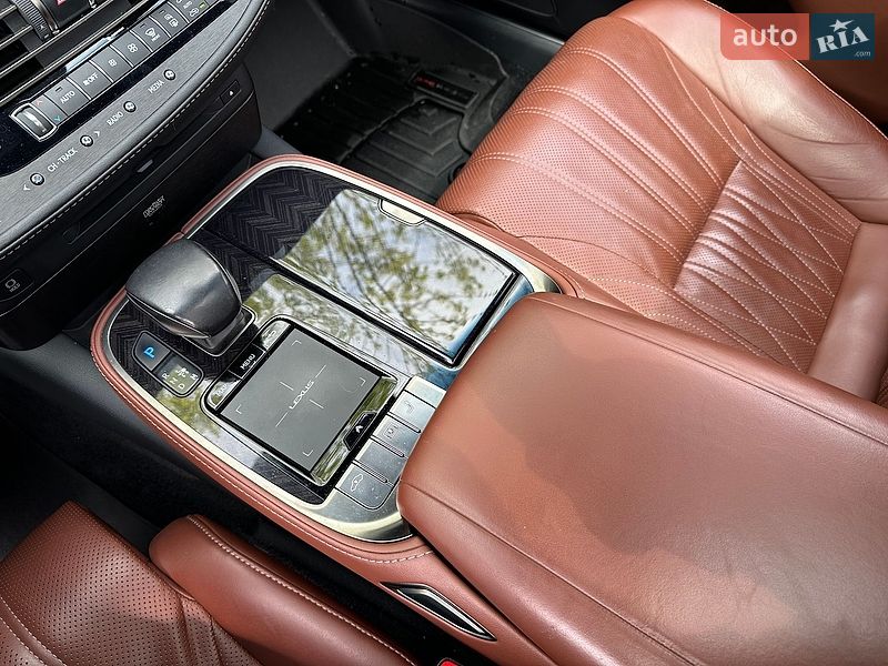 Седан Lexus LS 2018 в Киеве