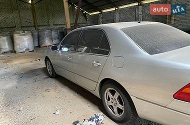 Седан Lexus LS 2002 в Костополе