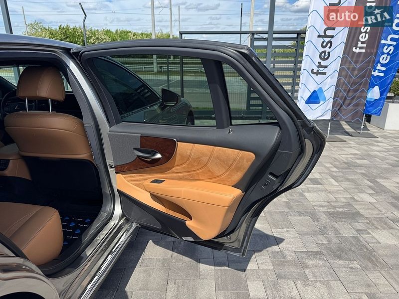 Седан Lexus LS 2022 в Рівному