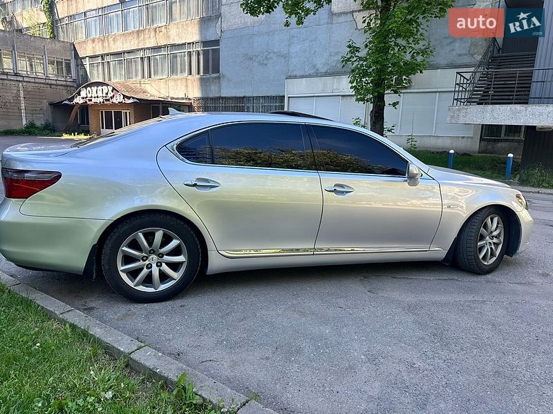 Седан Lexus LS 2007 в Черновцах фото 11 Седан Lexus LS 2007 в Черновцах