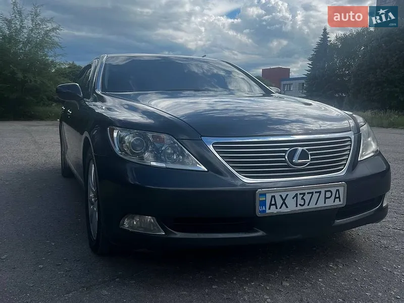 Lexus LS