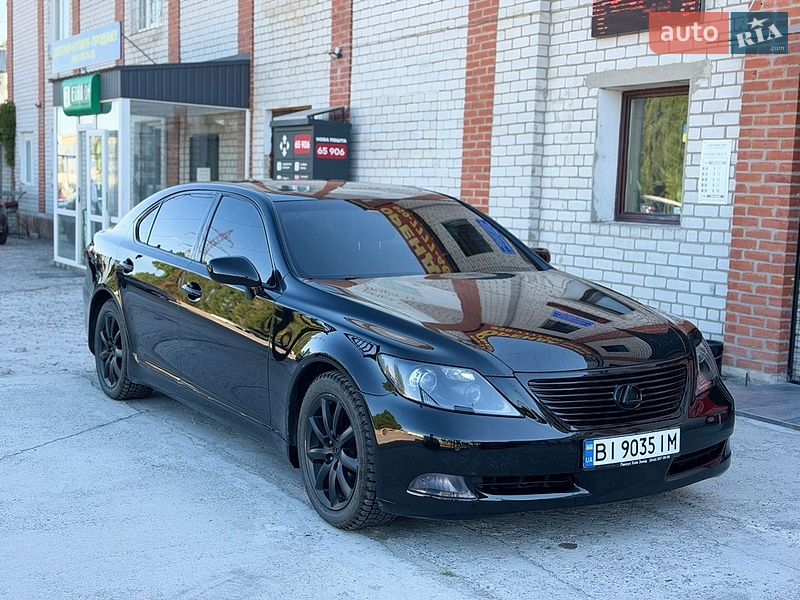 Седан Lexus LS 2007 в Кременчуці