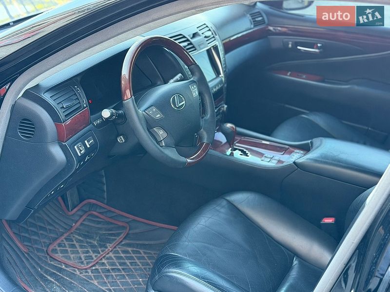 Седан Lexus LS 2007 в Кременчуці