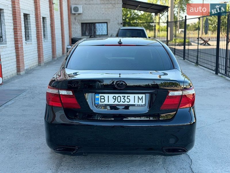 Седан Lexus LS 2007 в Кременчуці