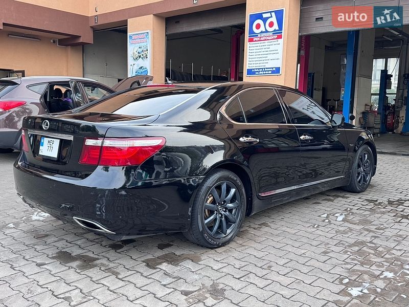 Седан Lexus LS 2007 в Бродах