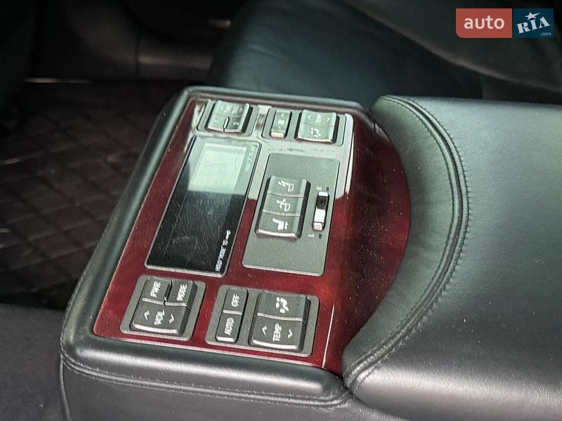 Седан Lexus LS 2007 в Бродах